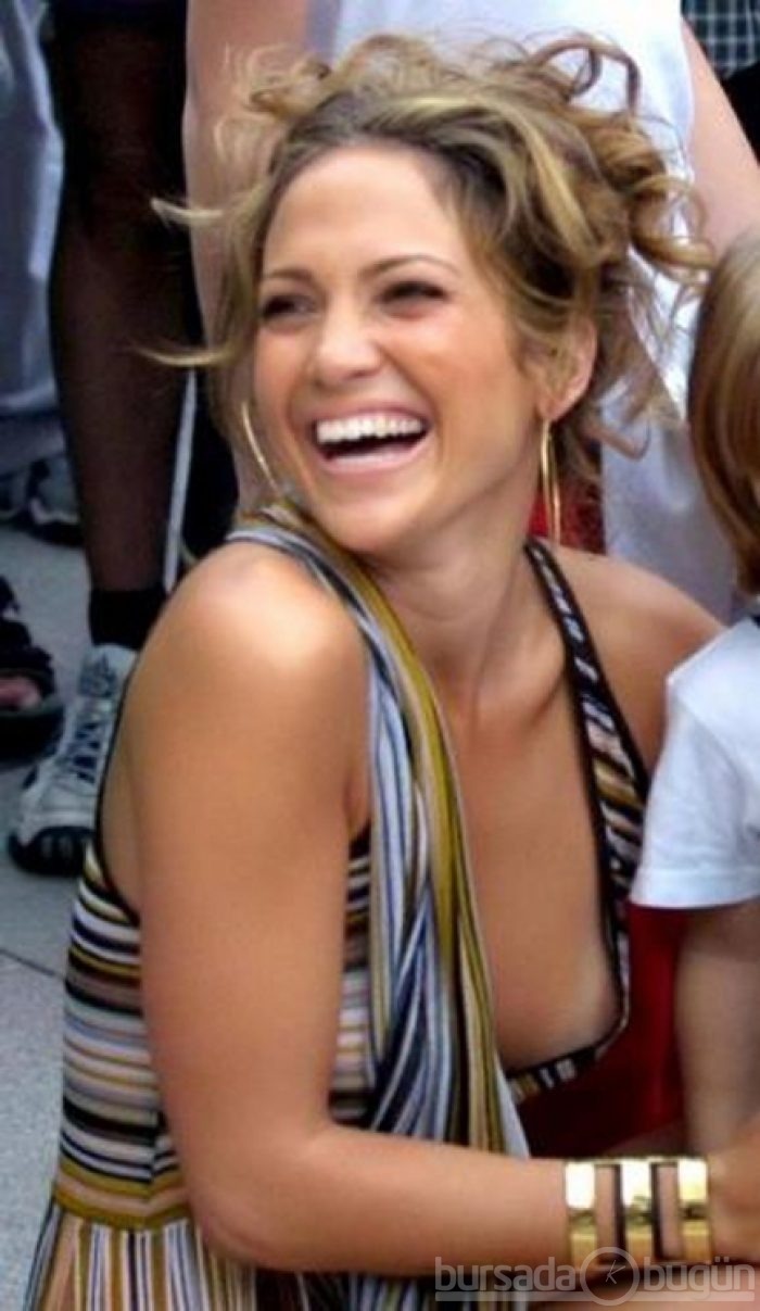 Jennifer Lopez fell chest