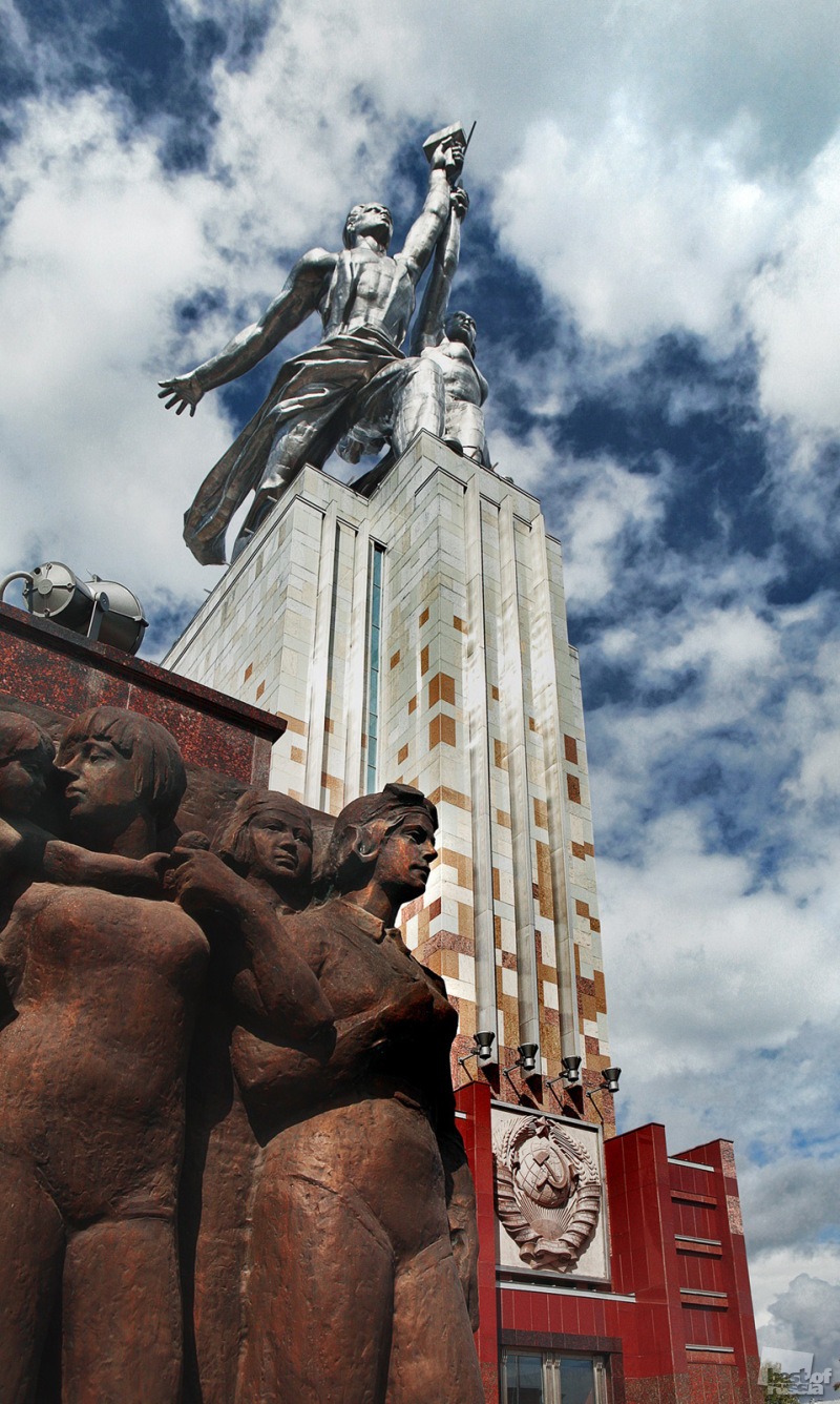 Monument Worker and collective farmer in Moscow