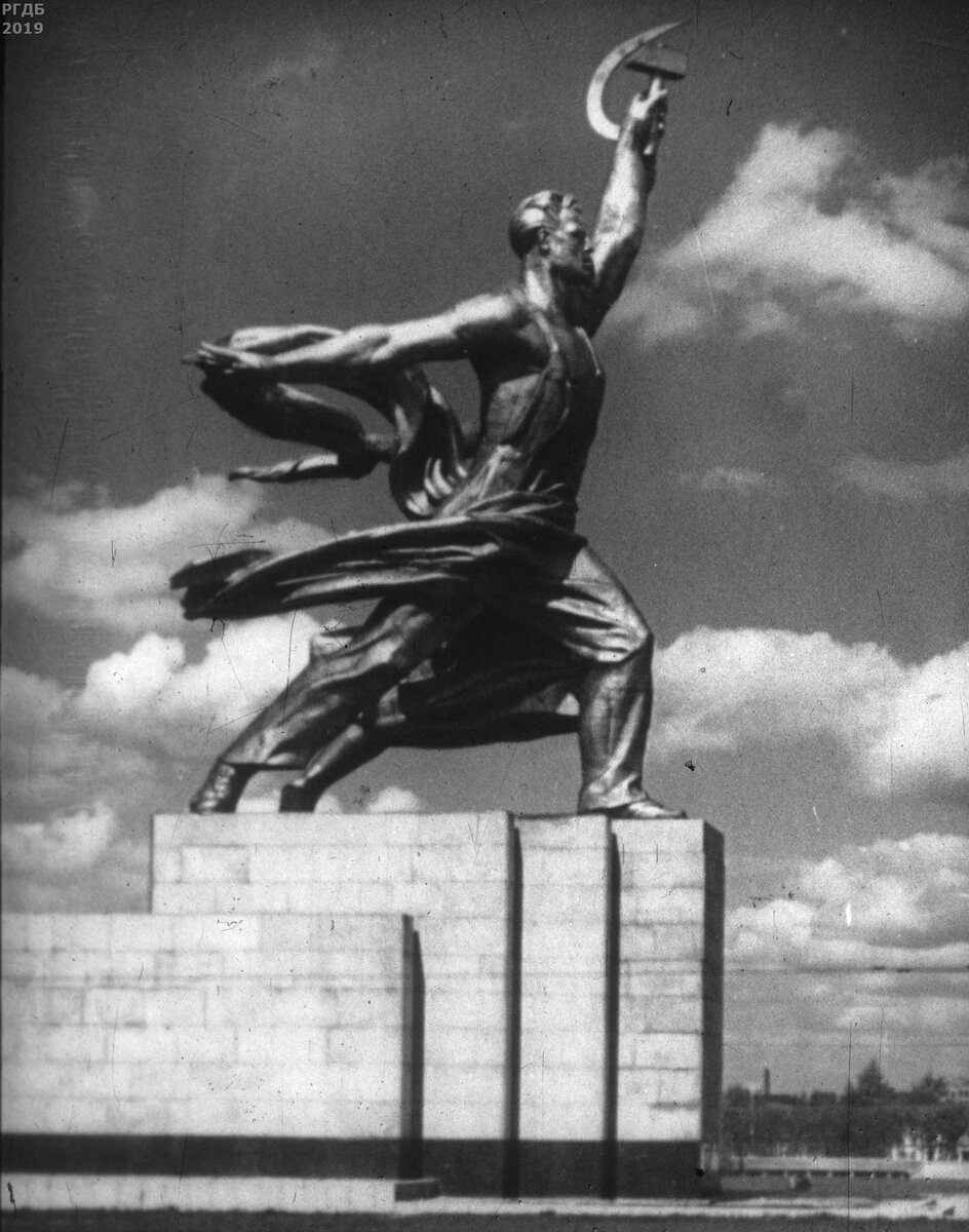 Mukhina's sculpture worker and collective farmer