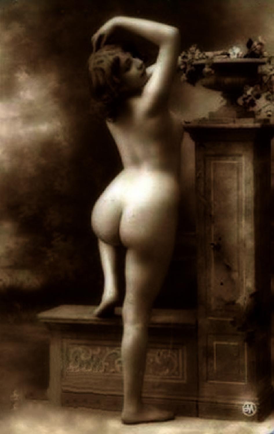 Beautiful naked women of the 19th century