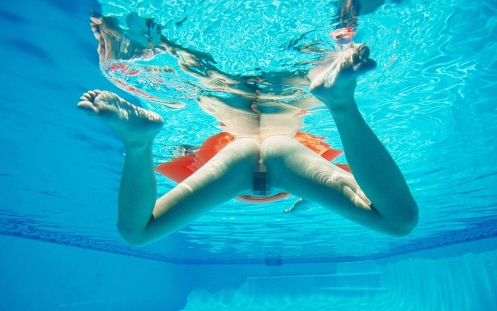 Under water girls without panties