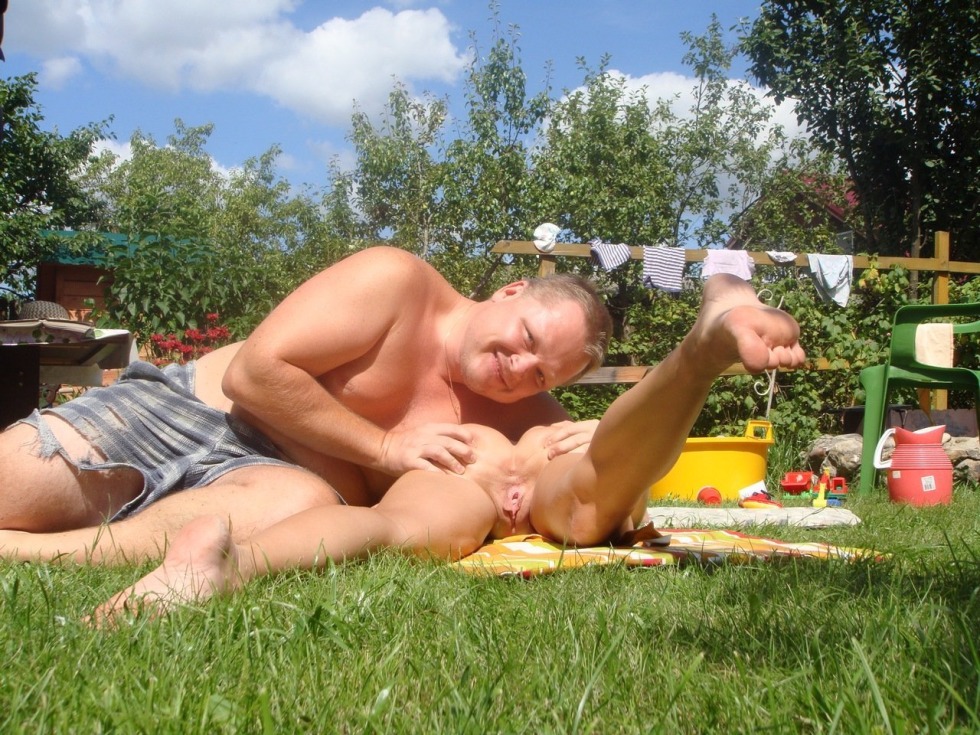 Spouses are naked rest in the country