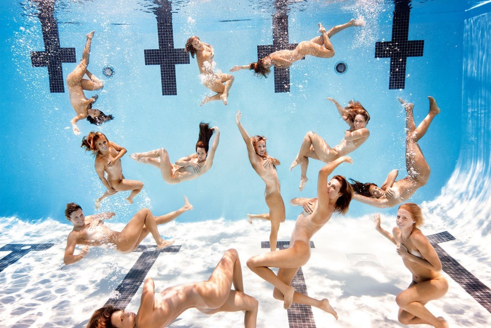 Naked synchronizers in water