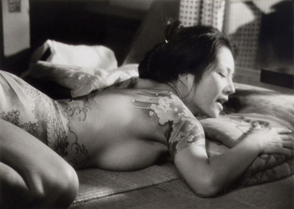 Japanese geisha in bed nude