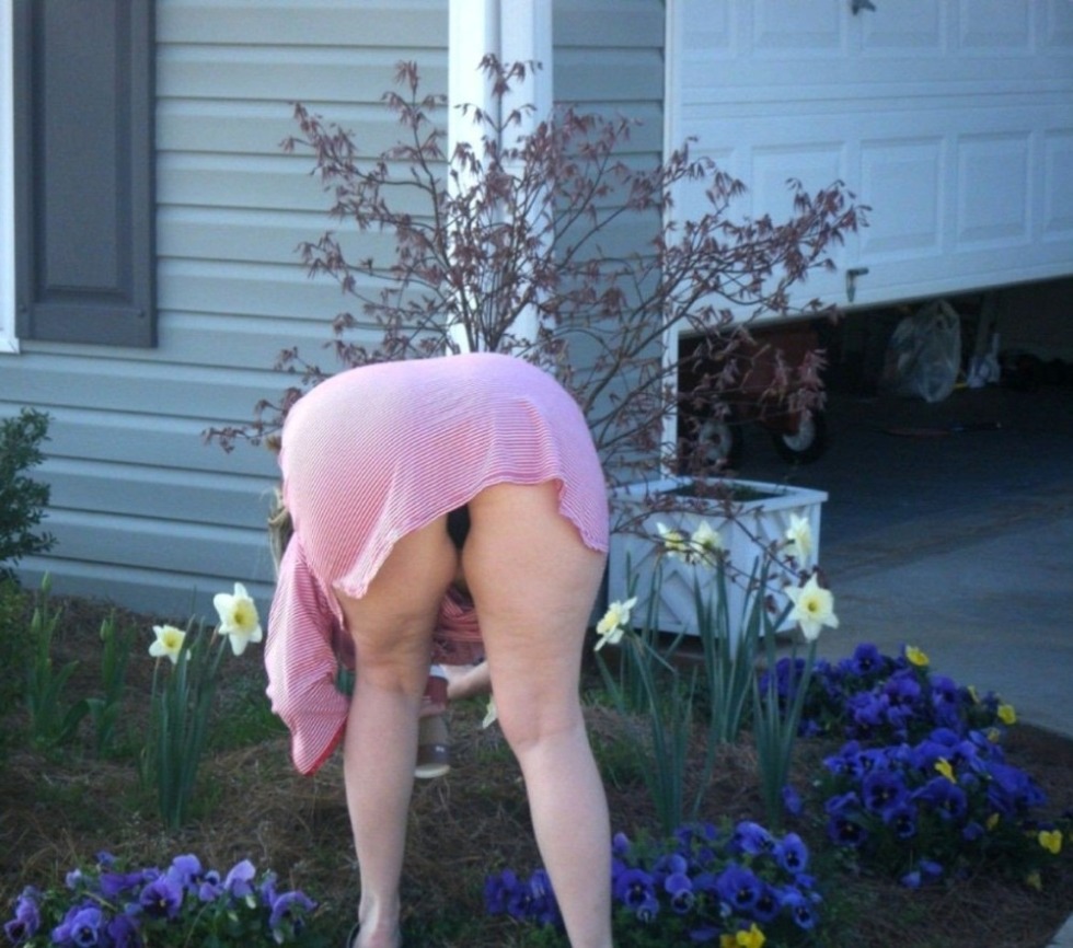 Mature woman bent without panties