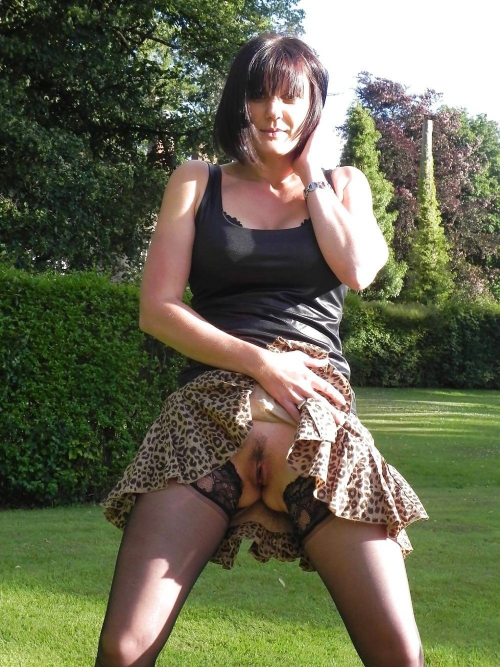 Mature in a dress without panties