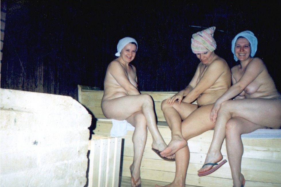 Naked women in public baths
