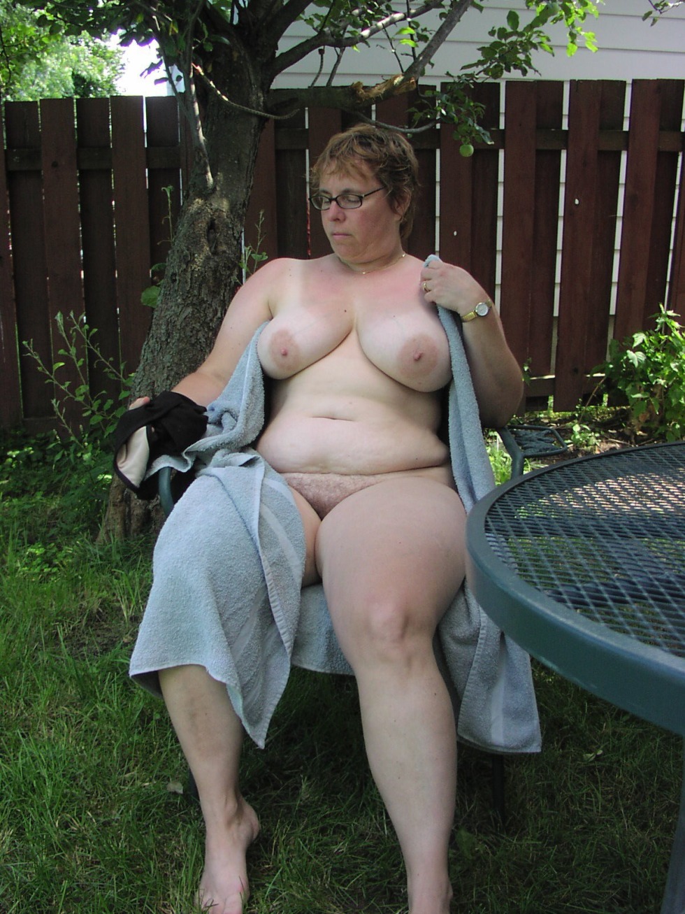 Bbw without panties in the country