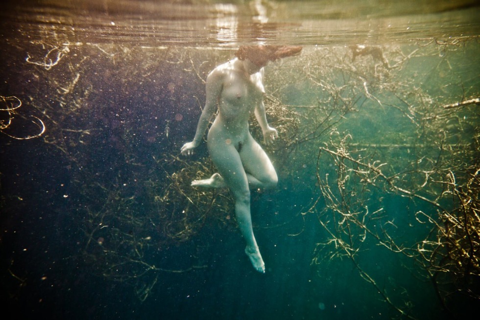 Underwater shooting nude