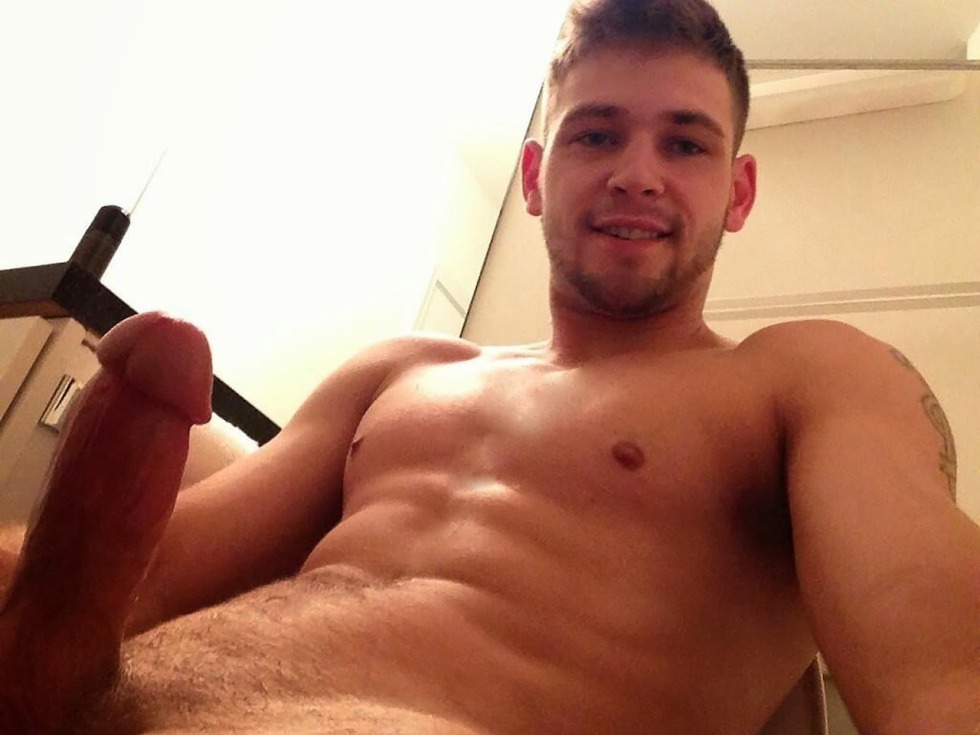 Young guy nude selfie