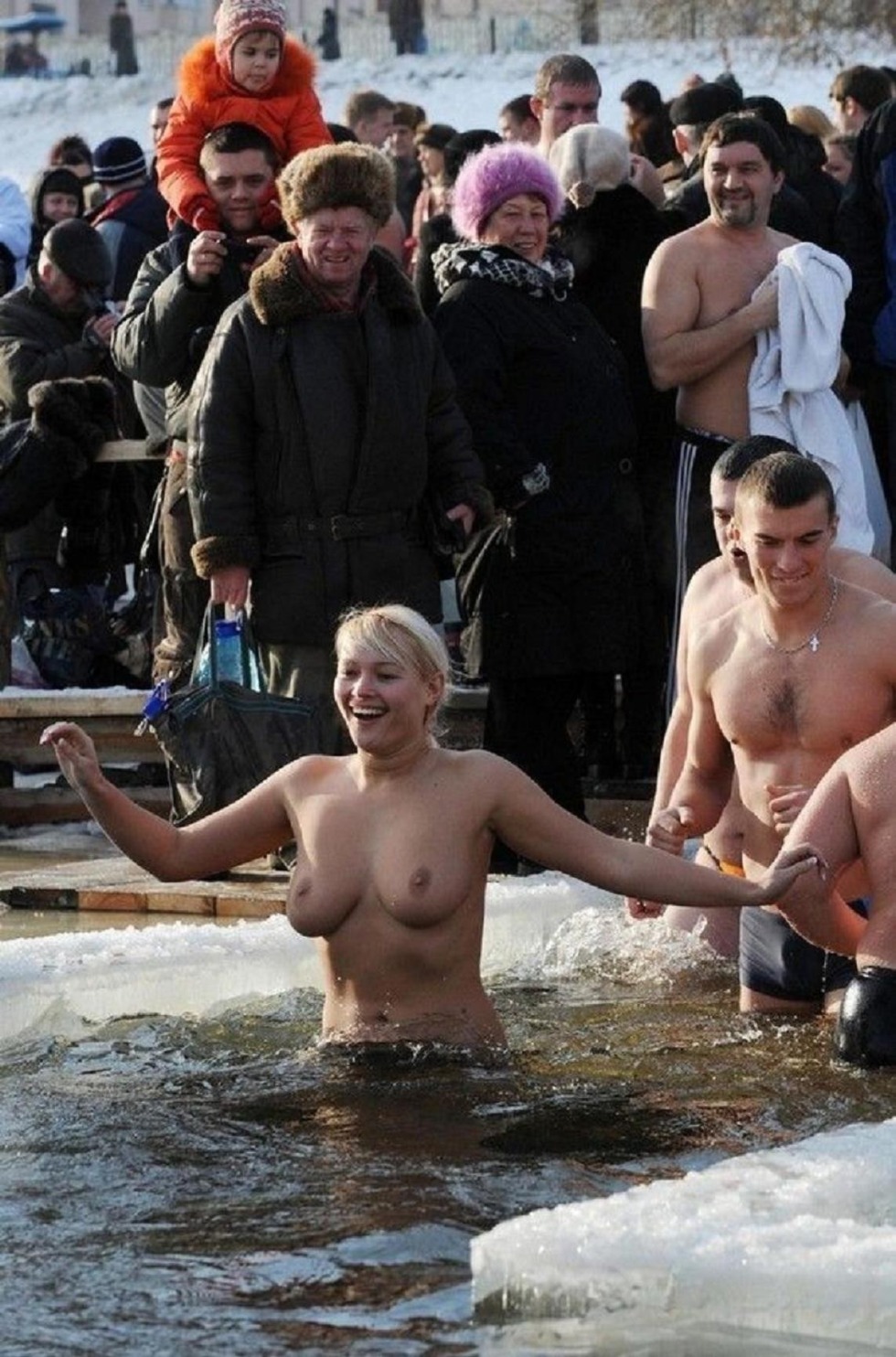 Naked bathing in the hole for baptism