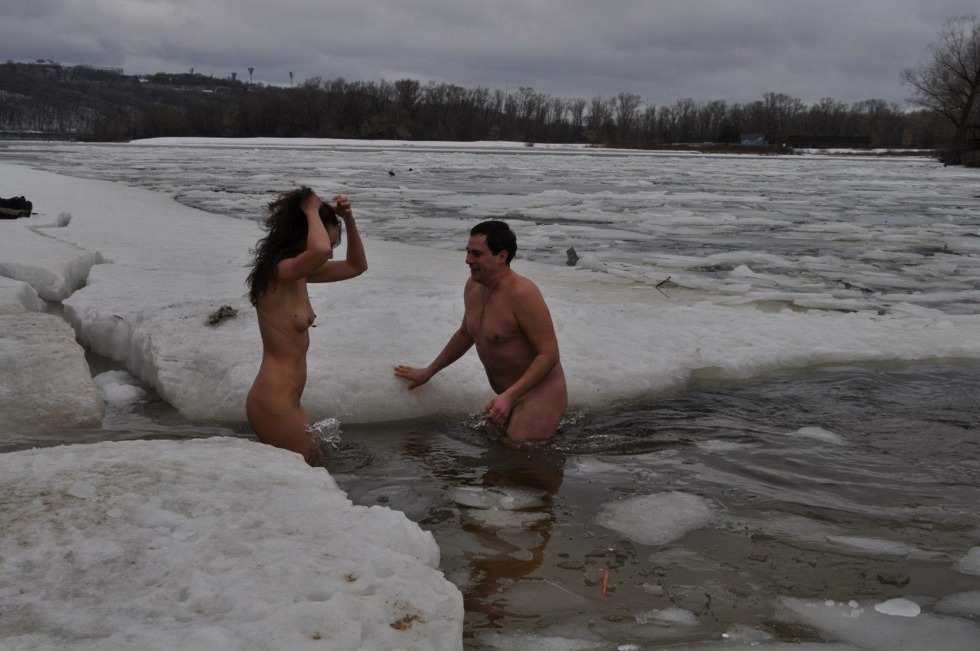 Bathing naked in feature films