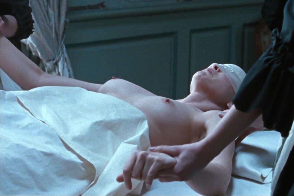 Vera Farmiga in an erotic stage