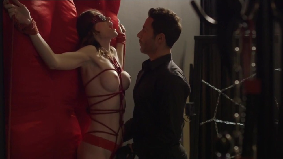 Ashlinn Yenny bed stage