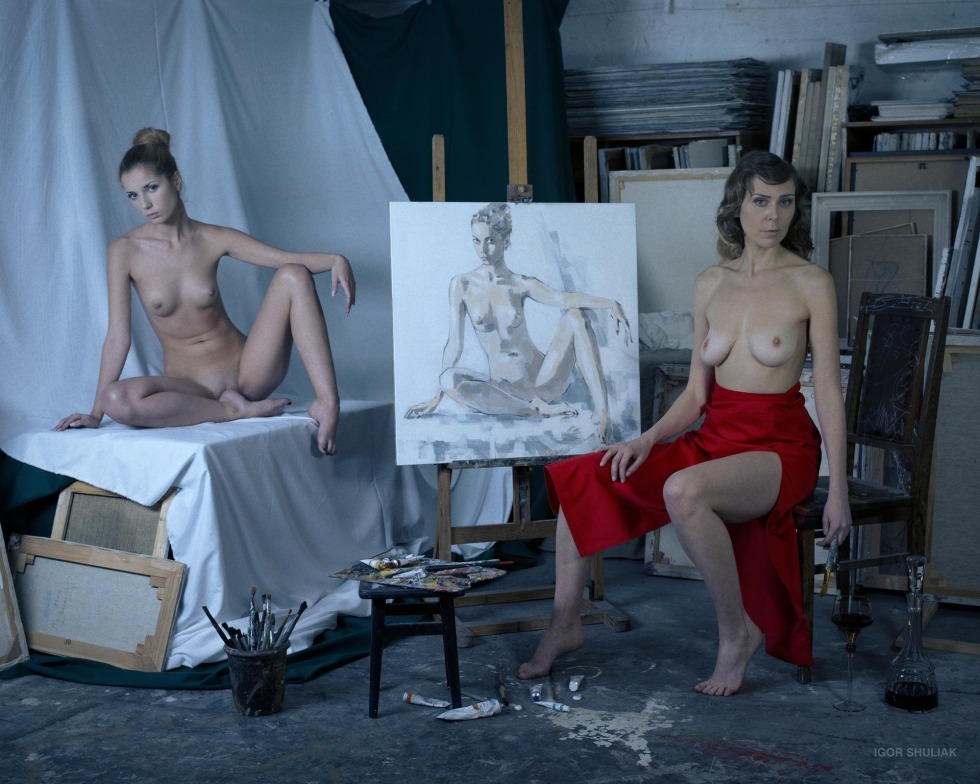 Naked women pose an artist