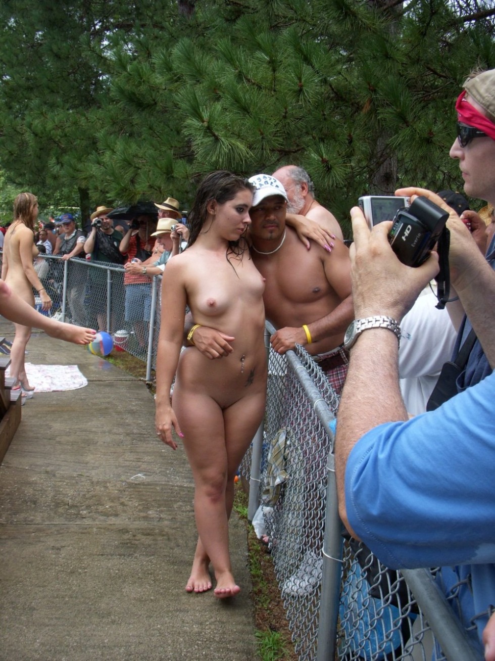 Nudist in public places