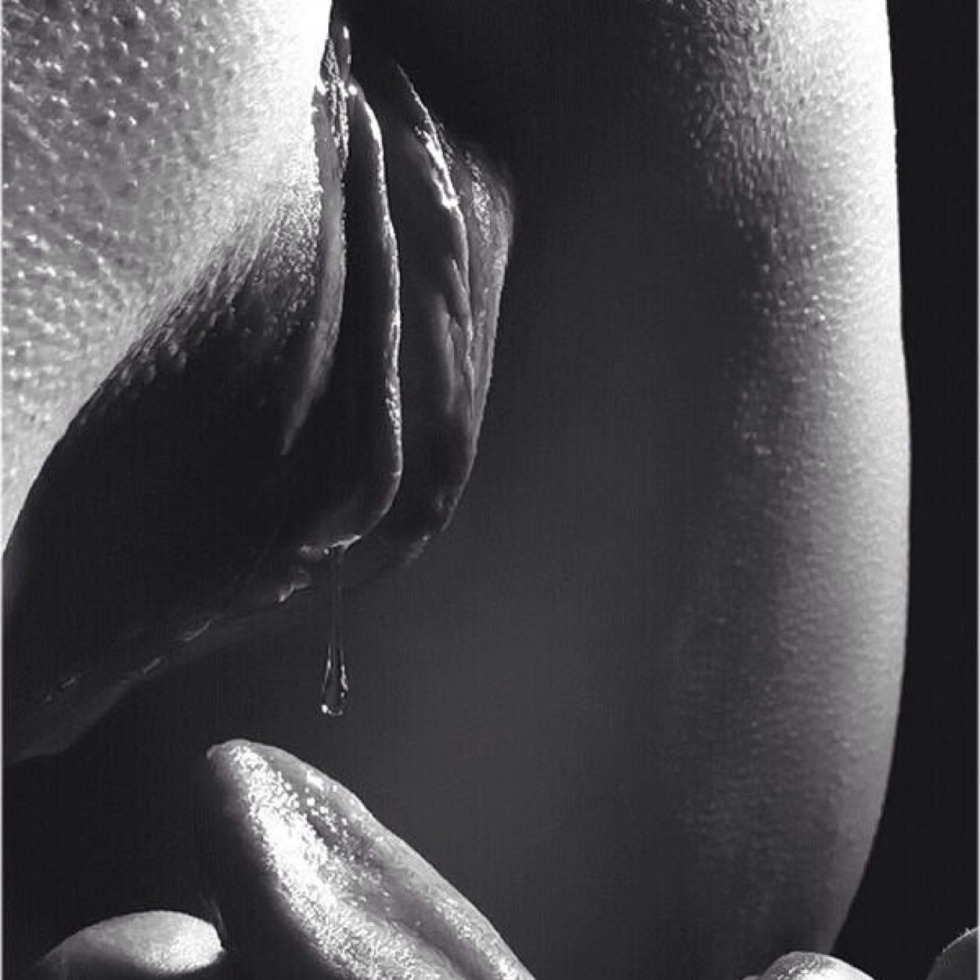 Cunnilingus is black white