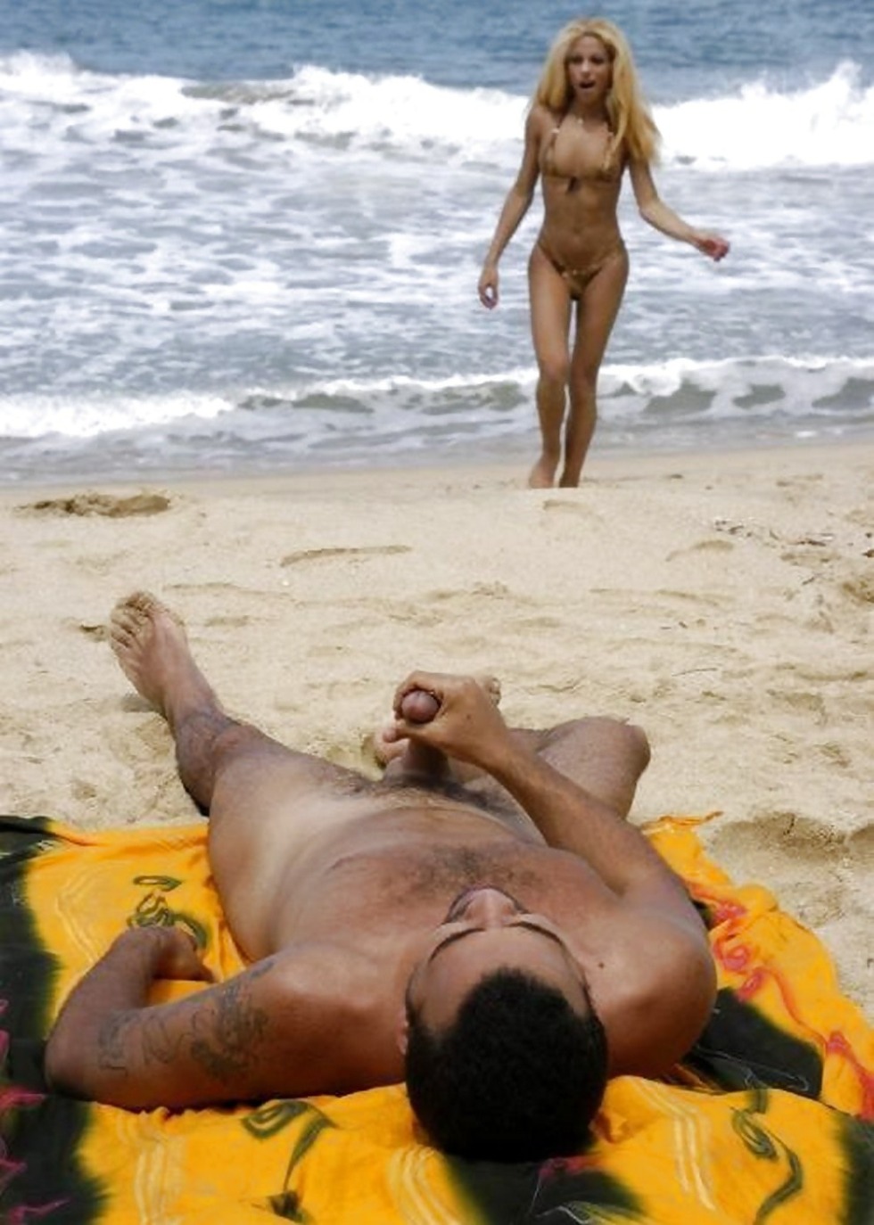 Male exhibitionism on the beach