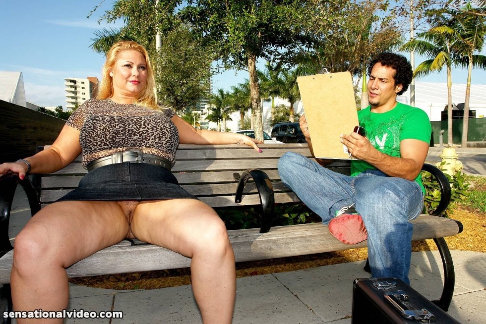 Fat women in a skirt without panties