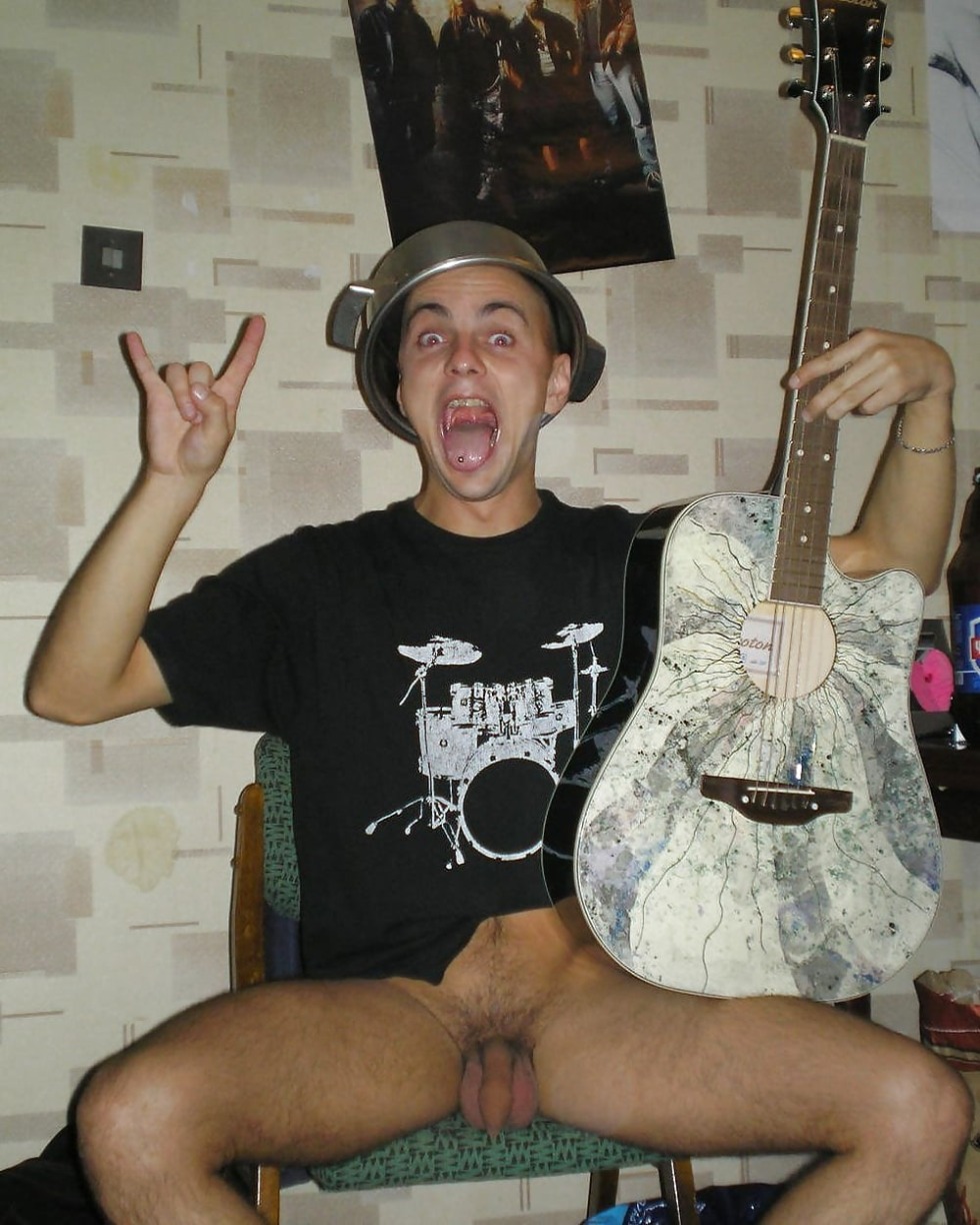 Musicians naked without panties