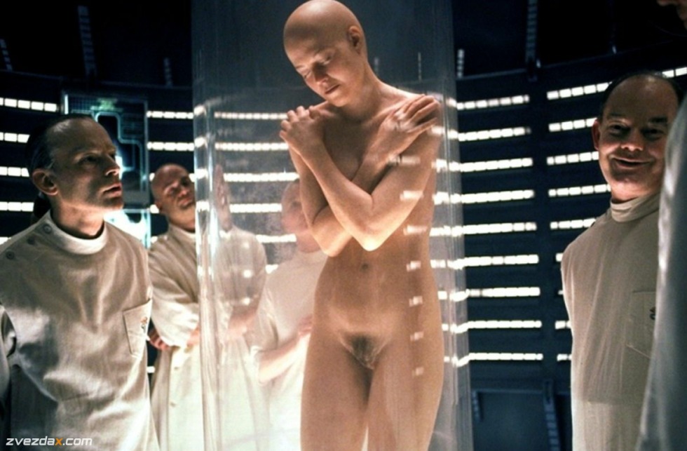 Sigurni Weaver Naked in the film