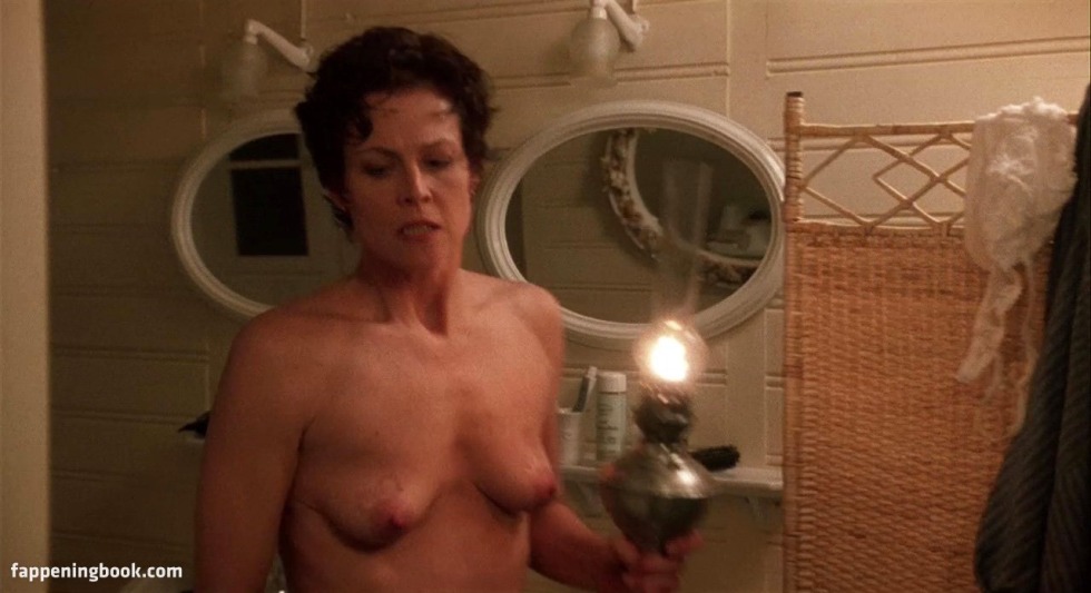 Sigurni Weaver Naked Gif