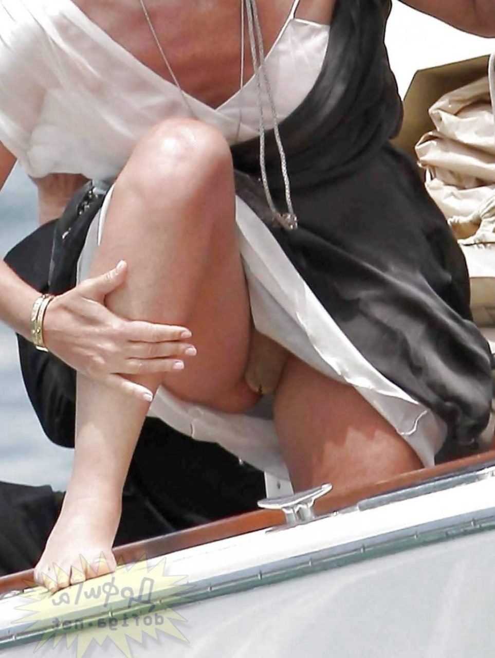 Accidentally lit up without panties