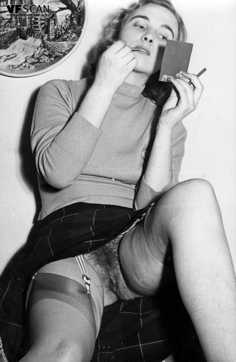 Under a skirt without retro panties