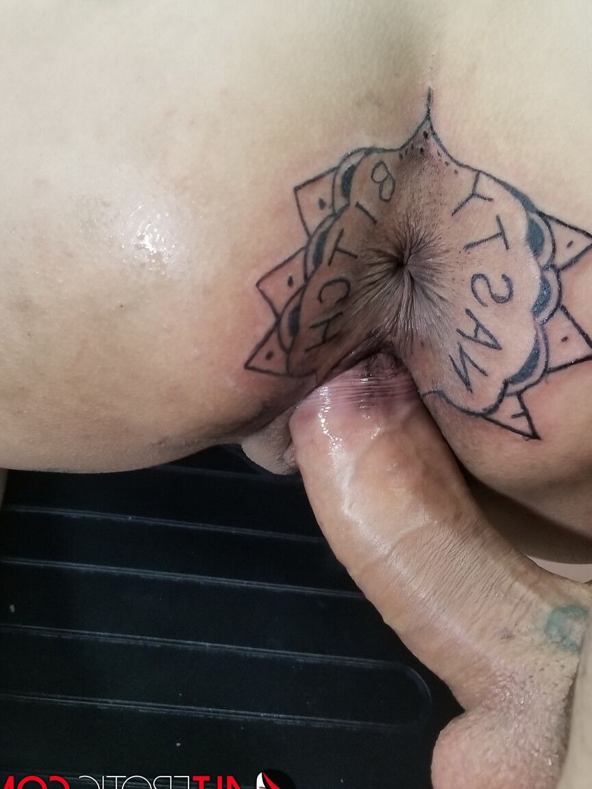 Fucking in a tattoo parlor porno