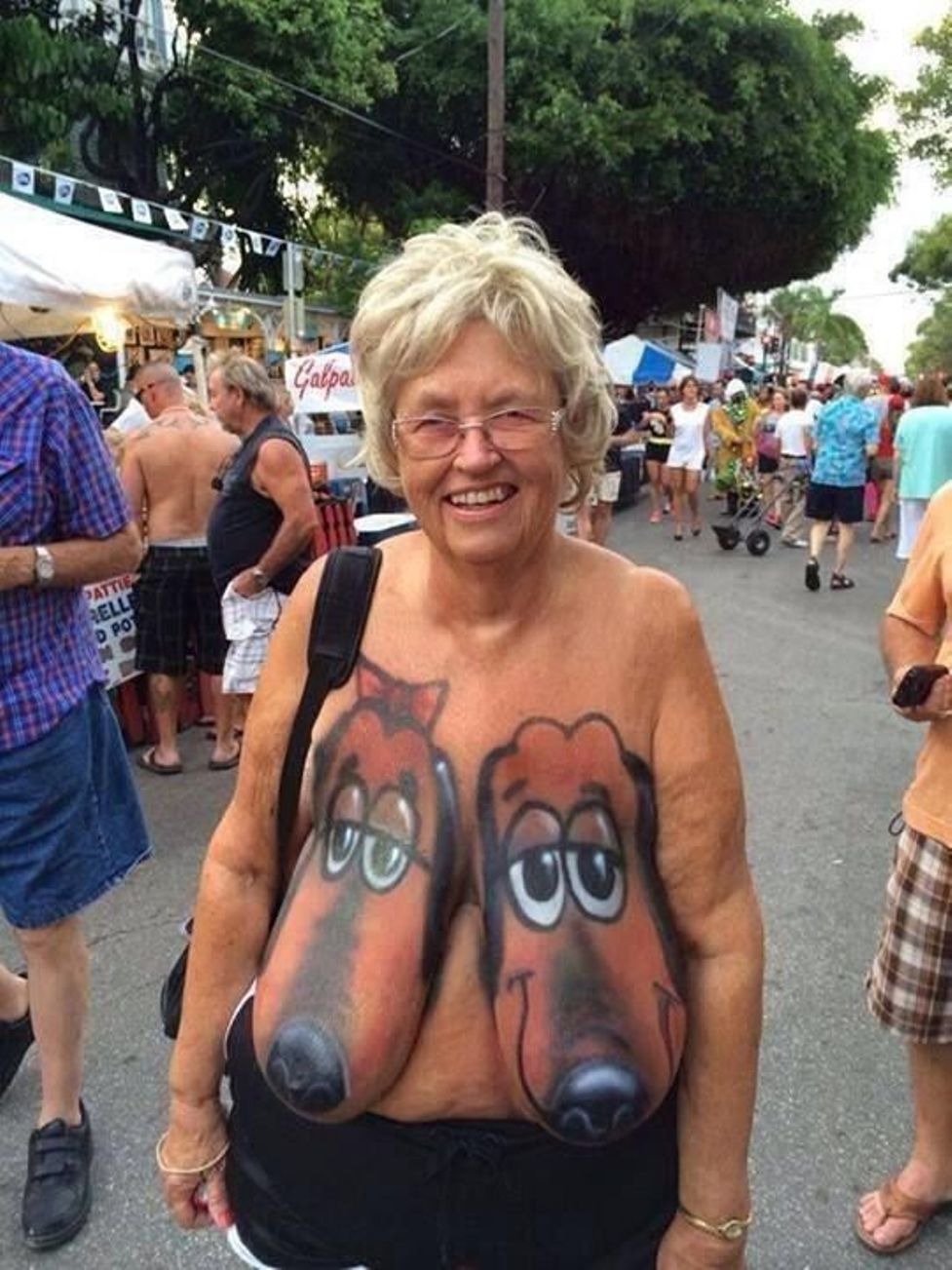 Jokes of the old woman's boobs