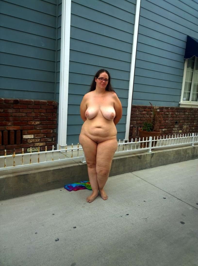 Pyshki naked on the streets