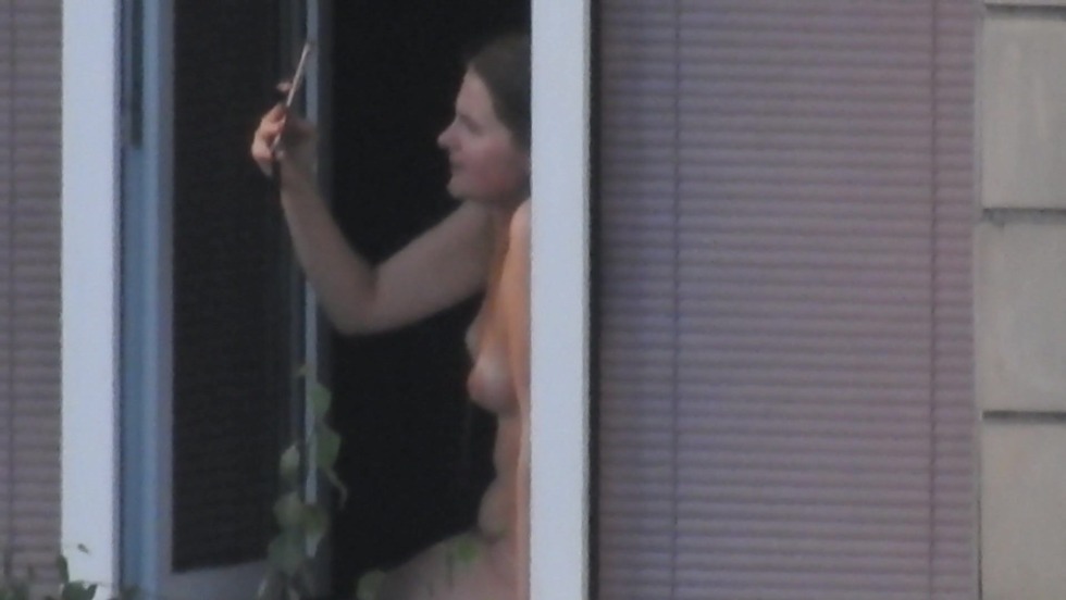 I accidentally saw a naked neighbor photo