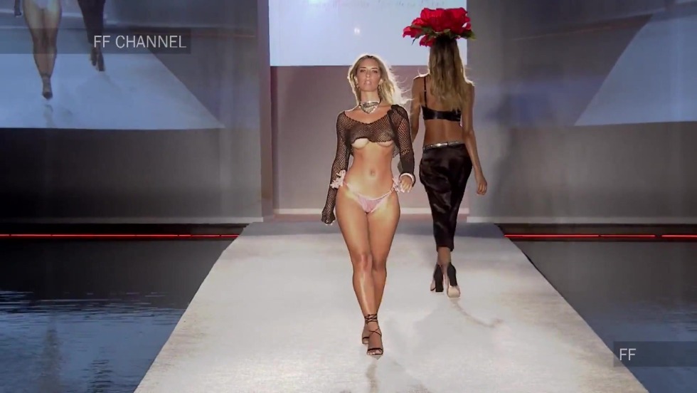 Sierra Skye on the catwalk