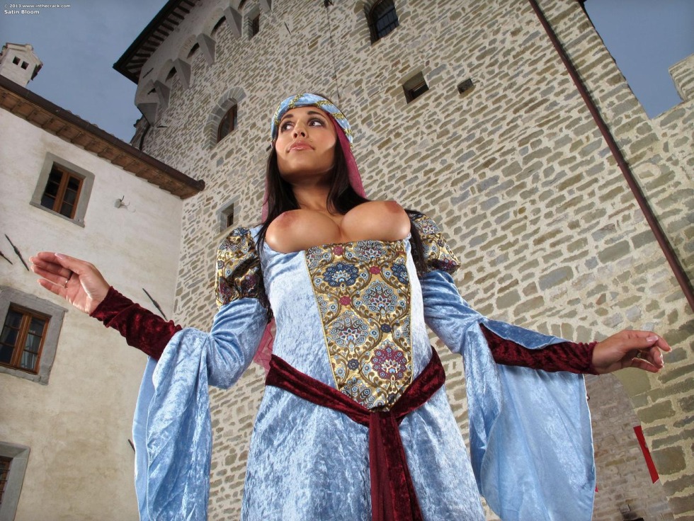 Ero medieval dress