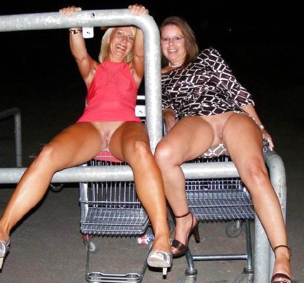 Erotic dancing without panties