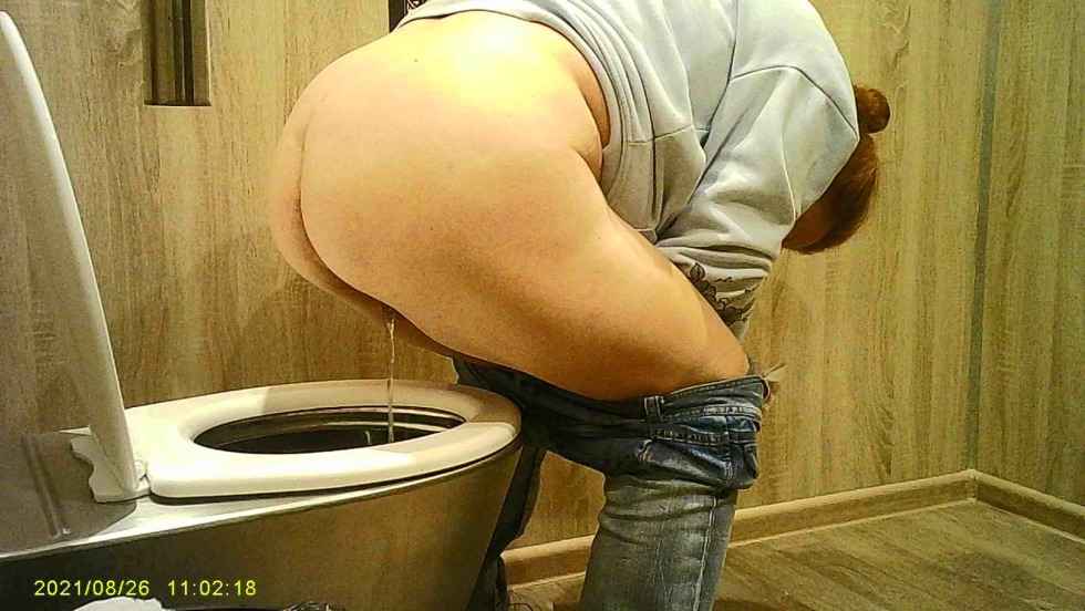 Hidden camera piss 2020