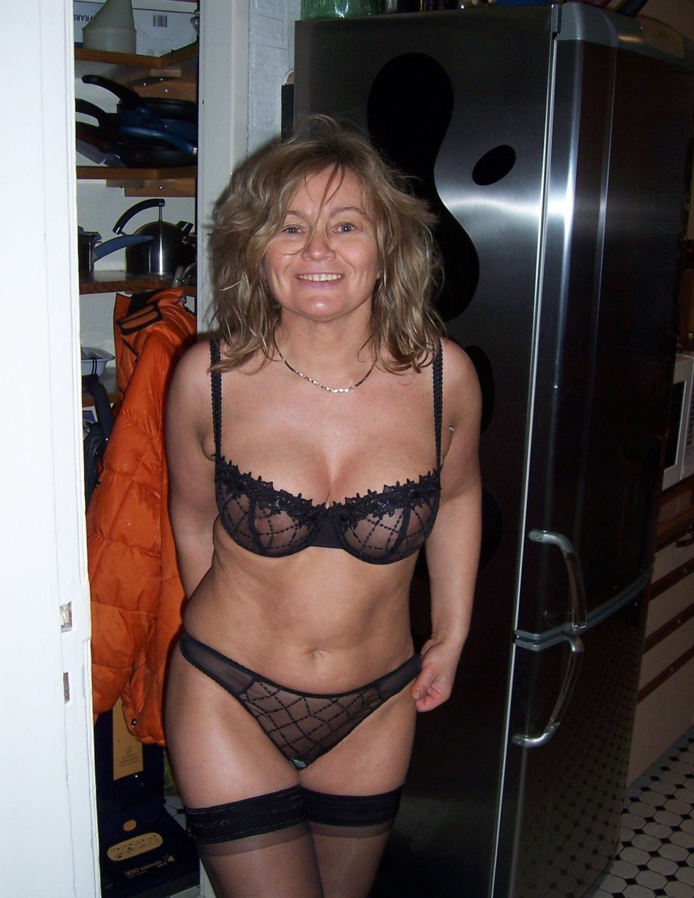 Mature wife in erotic linen