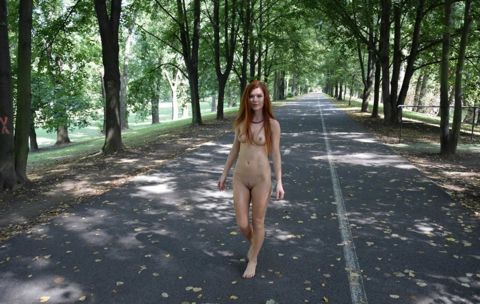 Jenny Smith walks without panties