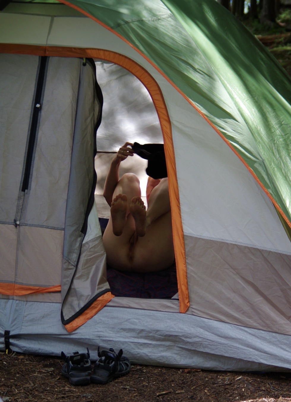 Sleep in the tent naked