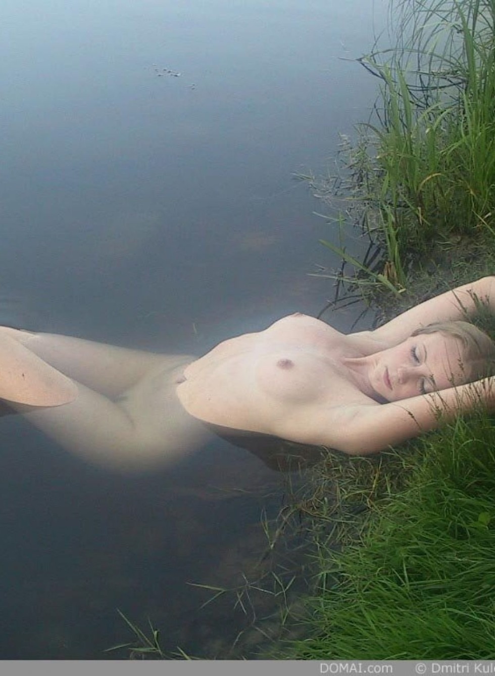 Naked girls on the pond