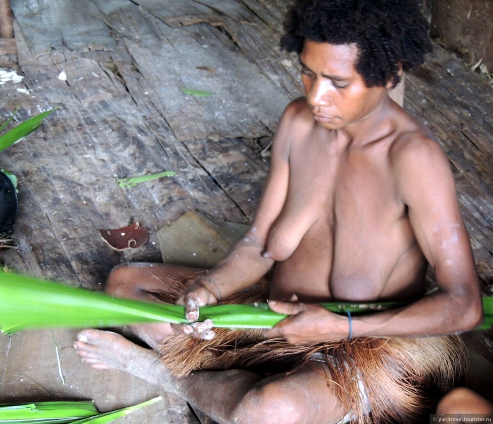 Naked Papuan women