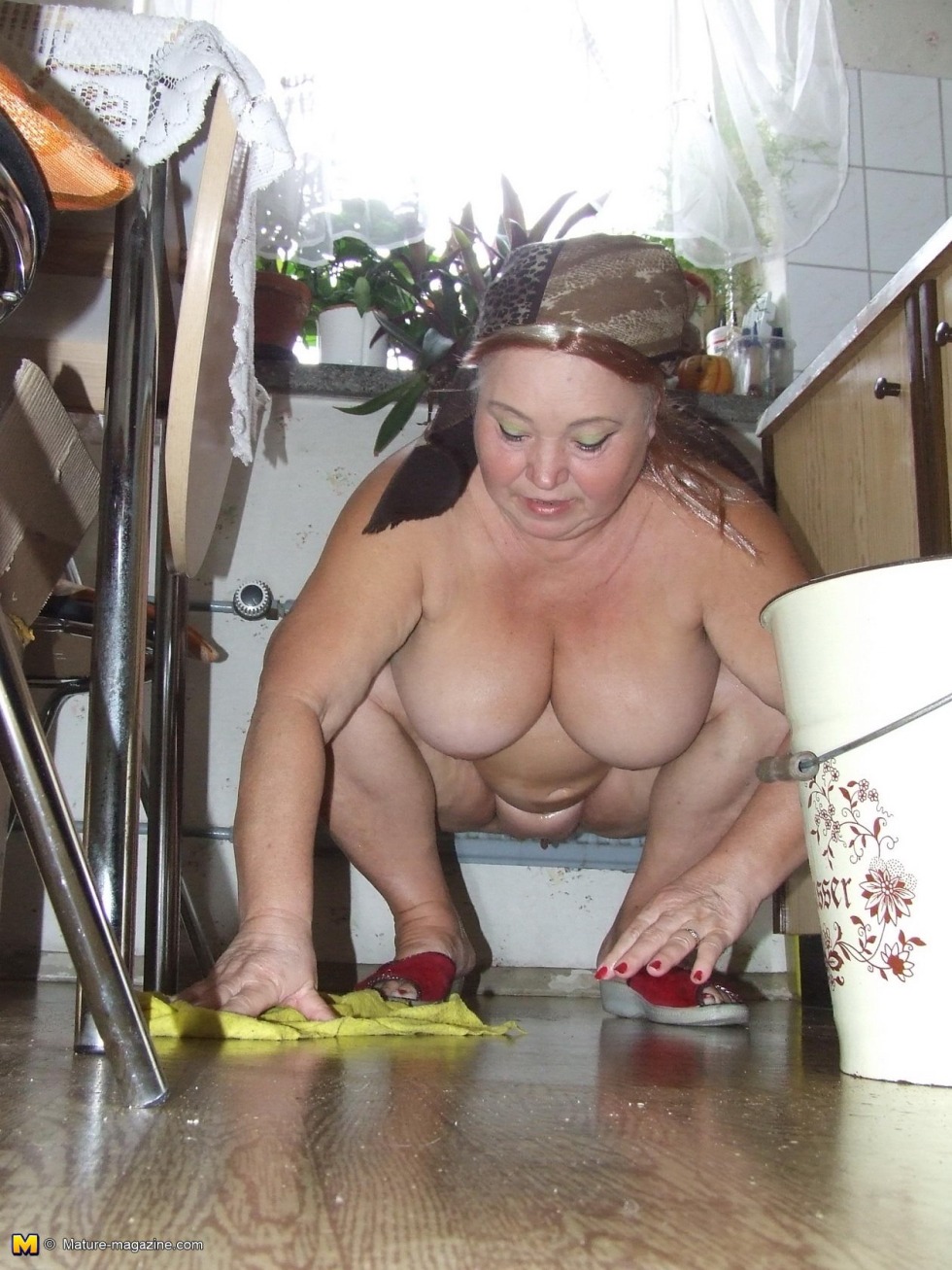 Fat women naked in the kitchen
