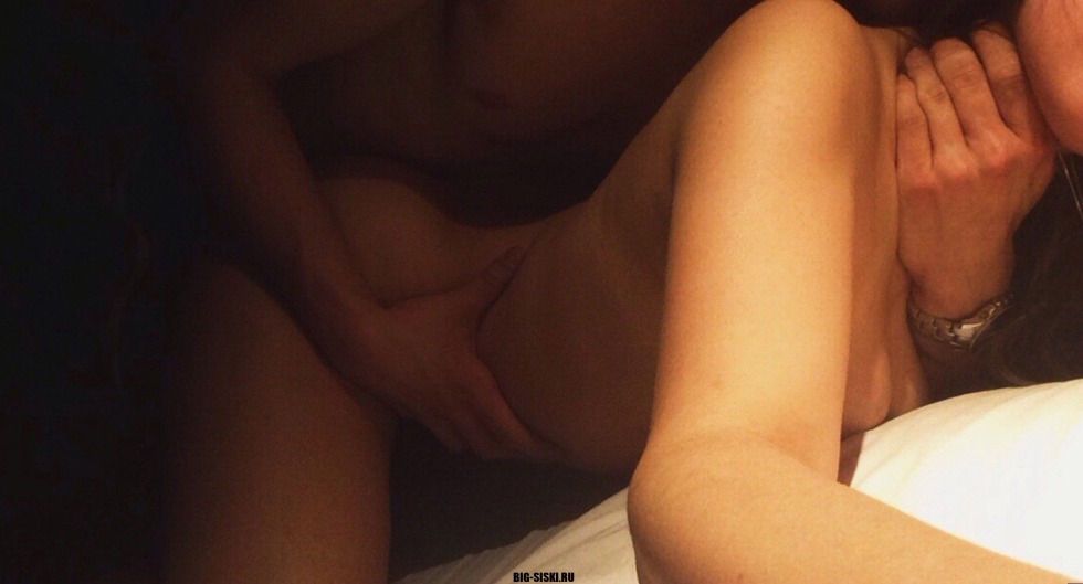 Erotic photos together without face