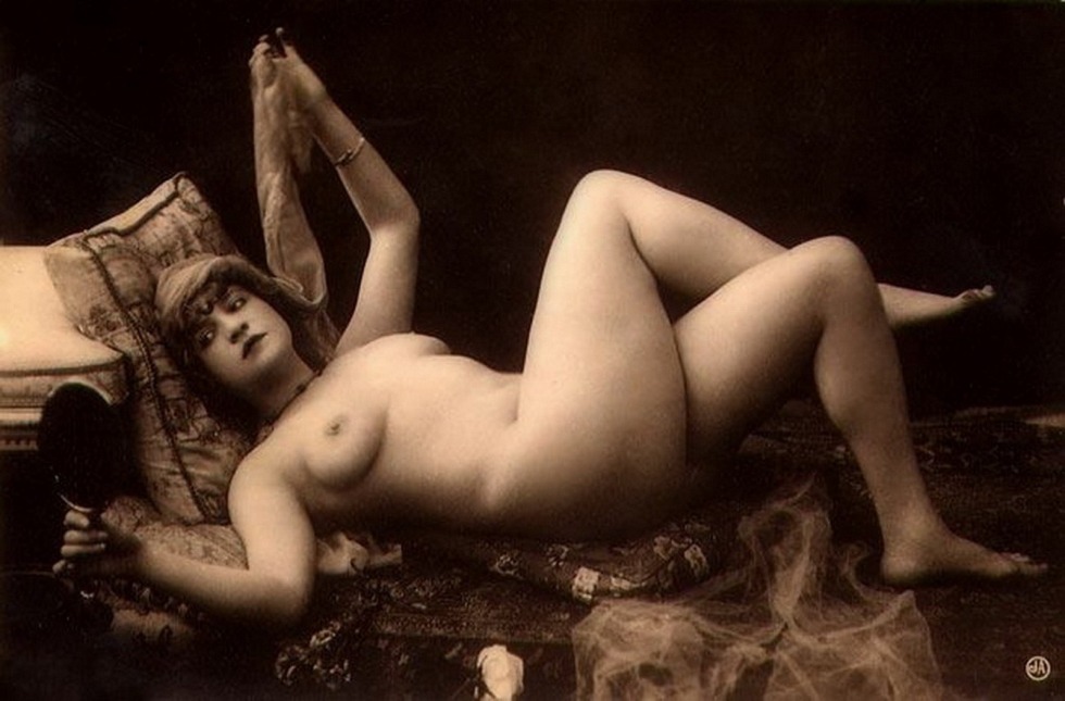Naked women in the past