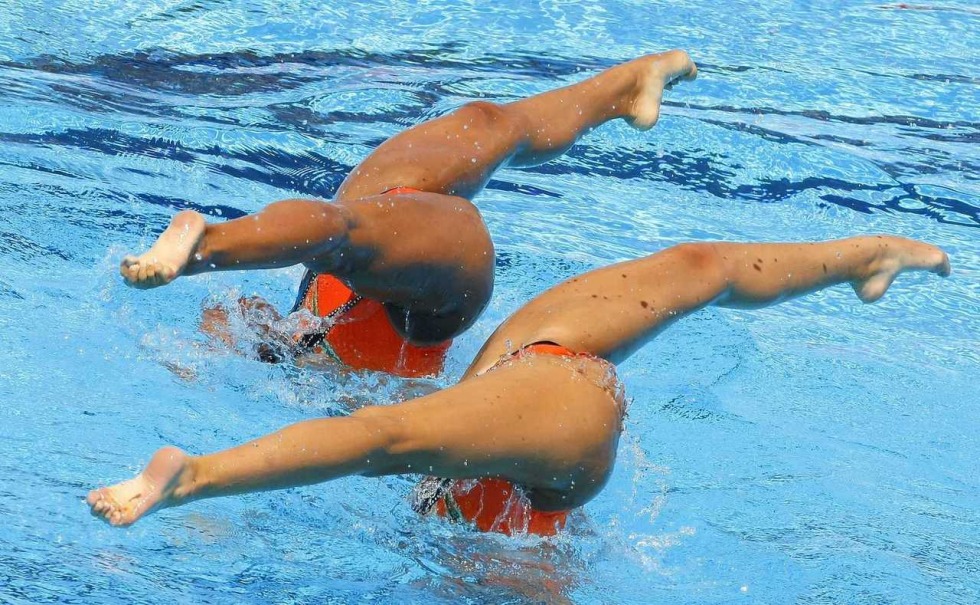 Synchronous swimming naked
