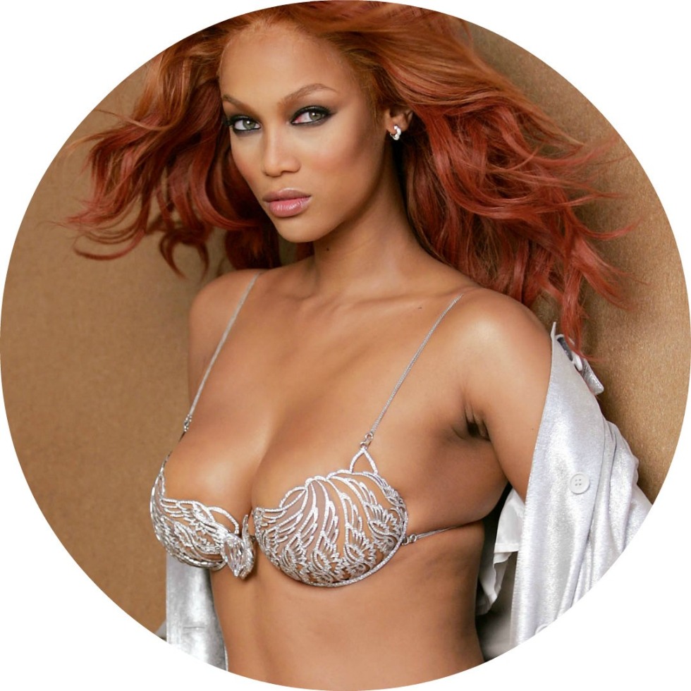 Tyra Banks breasts
