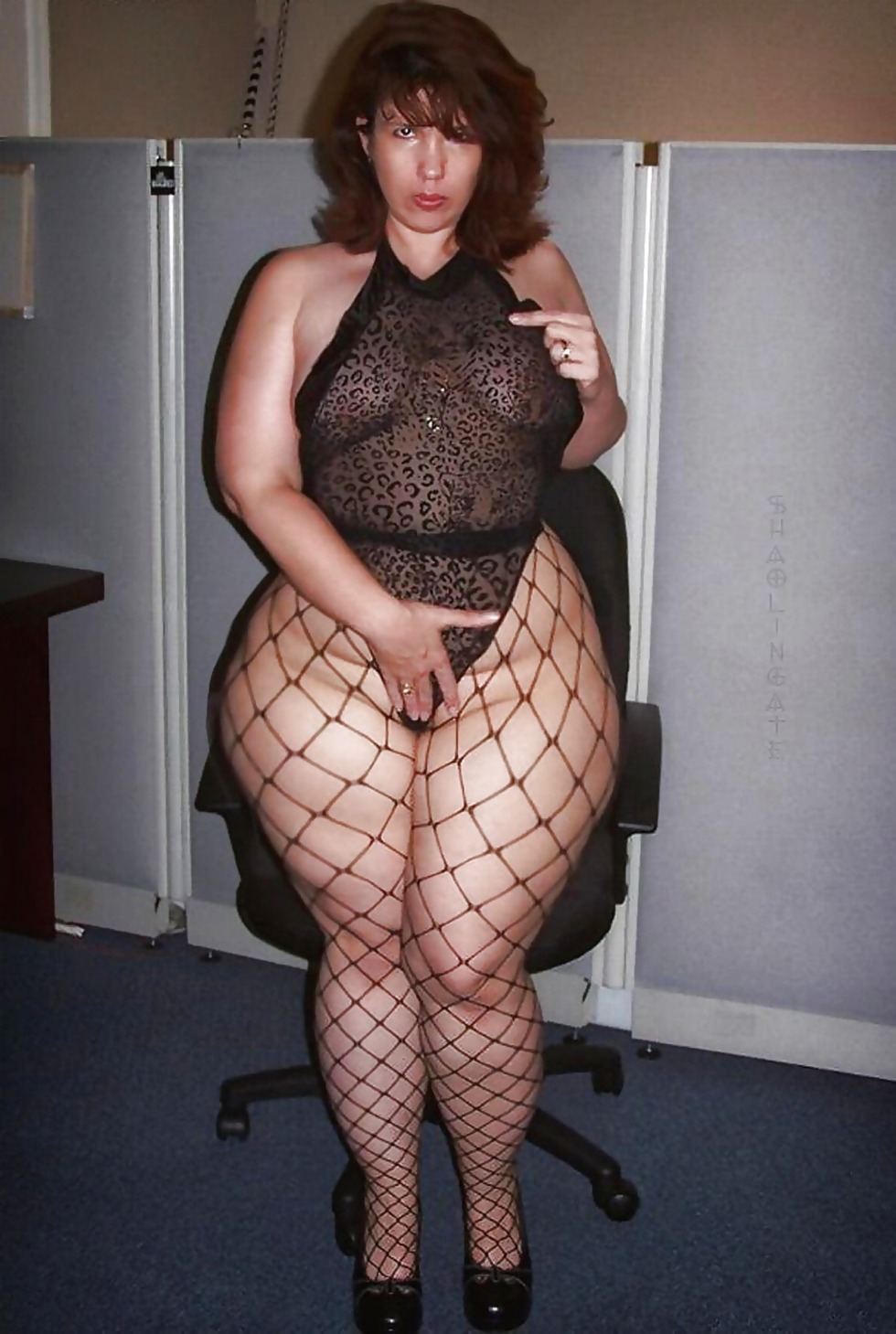 Mature women with wide hips