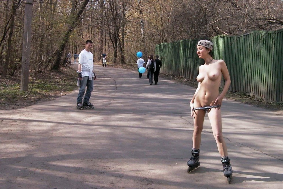 Girls undress in parks