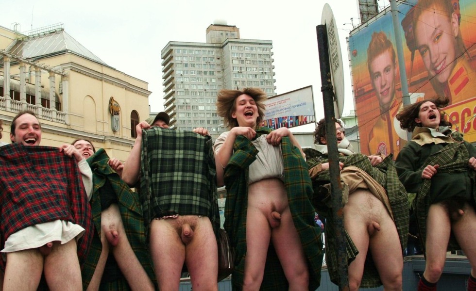 Scots in skirts without panties