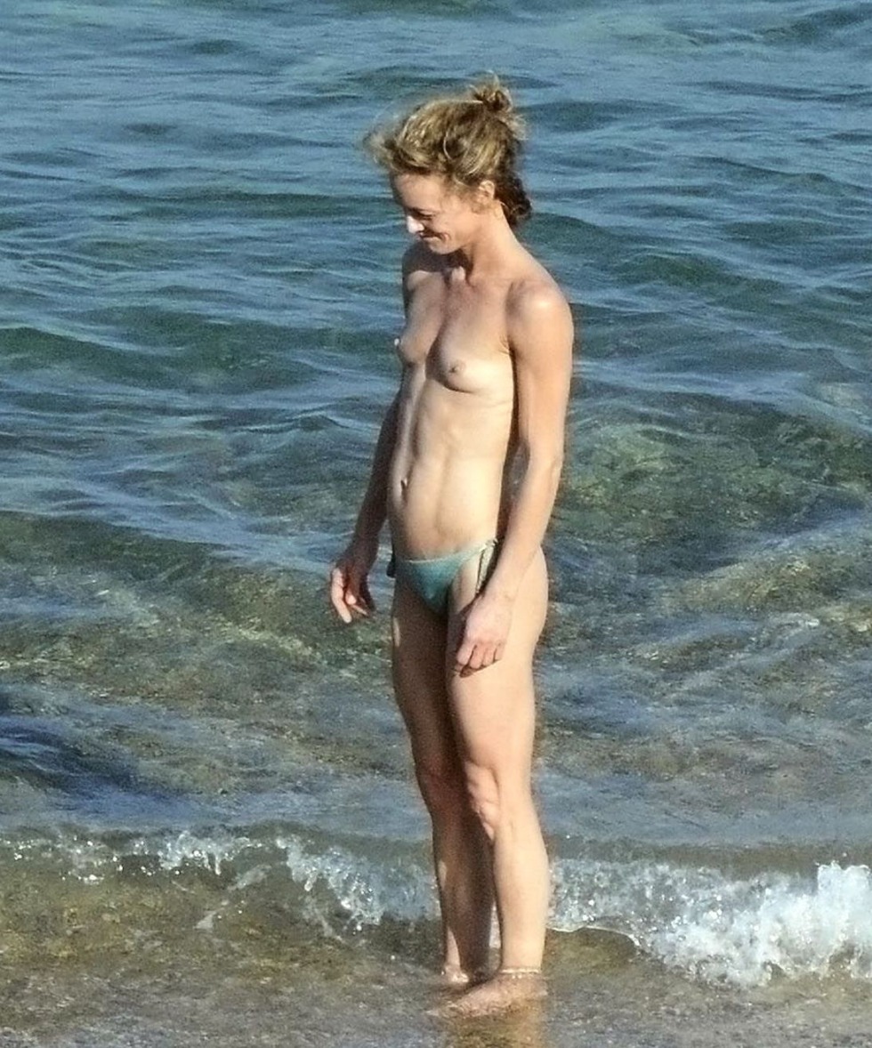 Naked actress Vanessa Paradis
